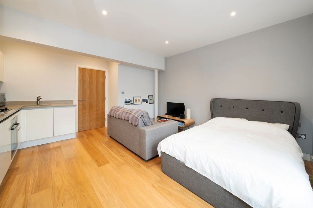 Property photo 3 of 5