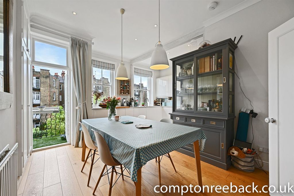 Property photo 2 of 12 Leith Mansions - Diner3 (1).Jpg