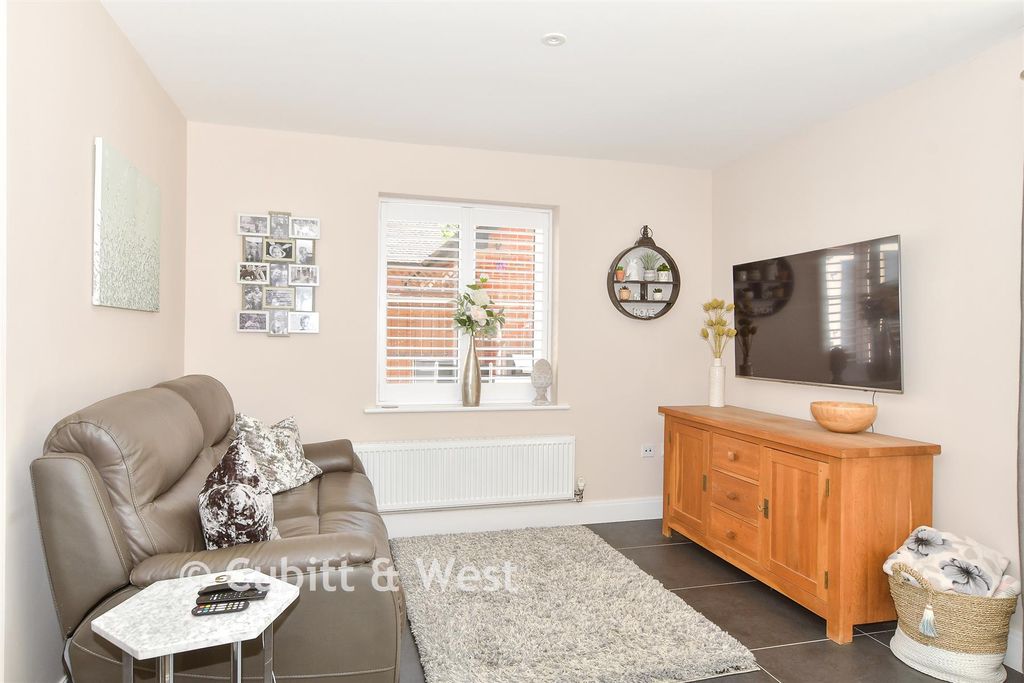 Property photo 3 of 16 Kitchen/Dining Room
