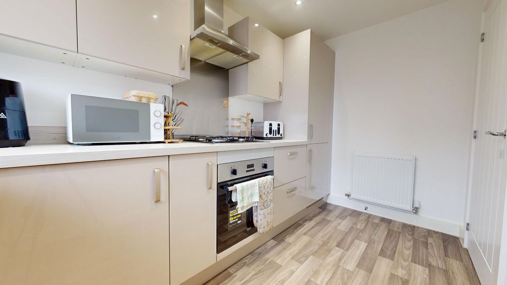 Property photo 2 of 18 4299473