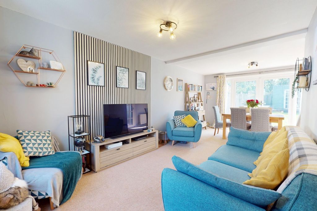 Property photo 2 of 17 5045613