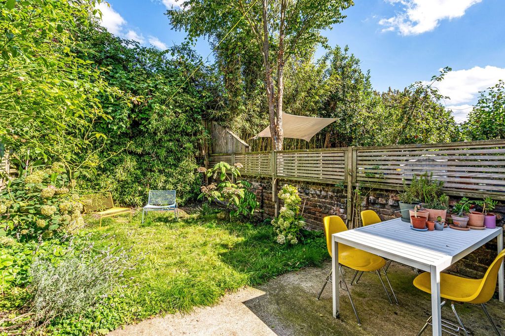Property photo 3 of 17 Dynevor Road N16