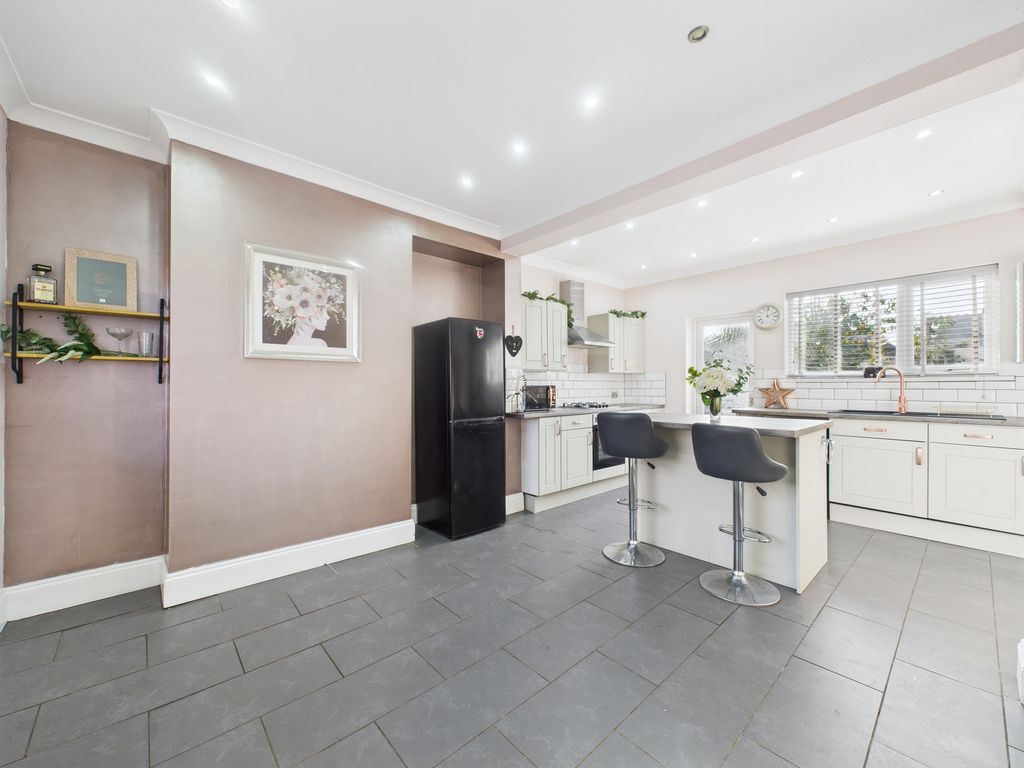 Property photo 3 of 25