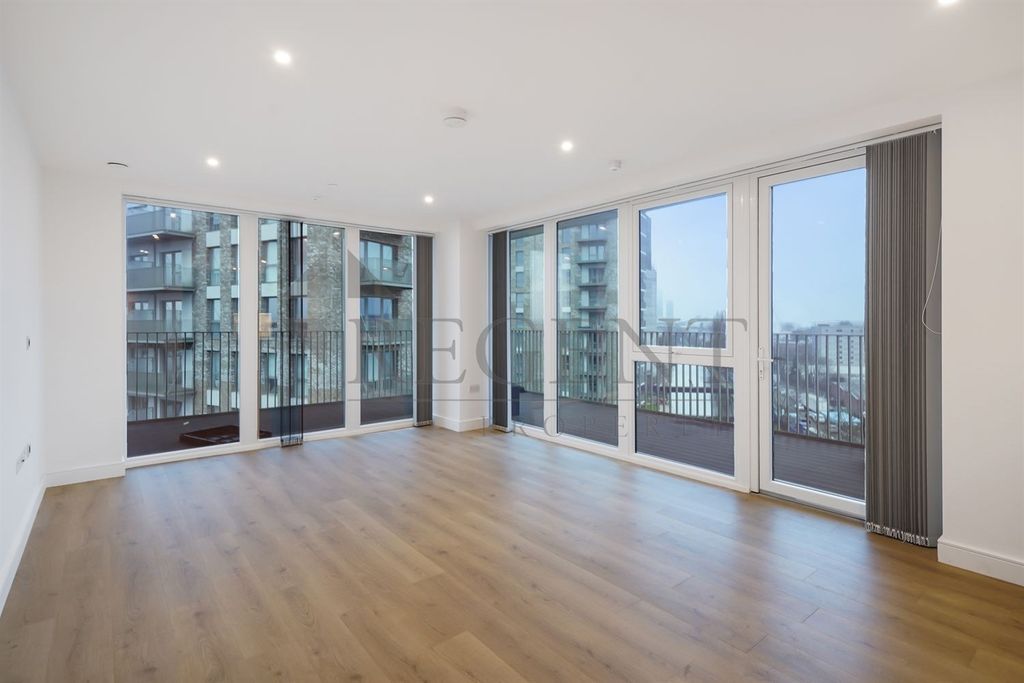 Property photo 2 of 18 Reception