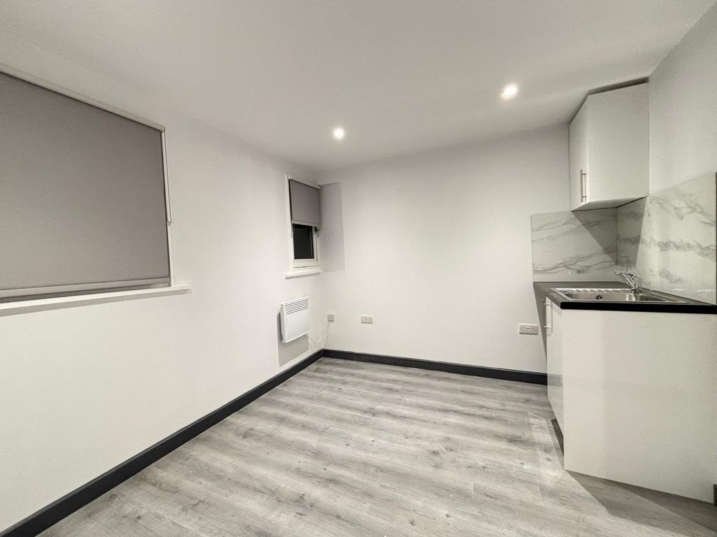 Property photo 2 of 5 Bedroom 4