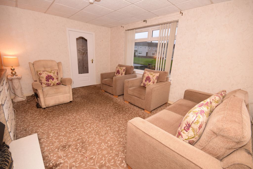 Property photo 3 of 14 Lounge