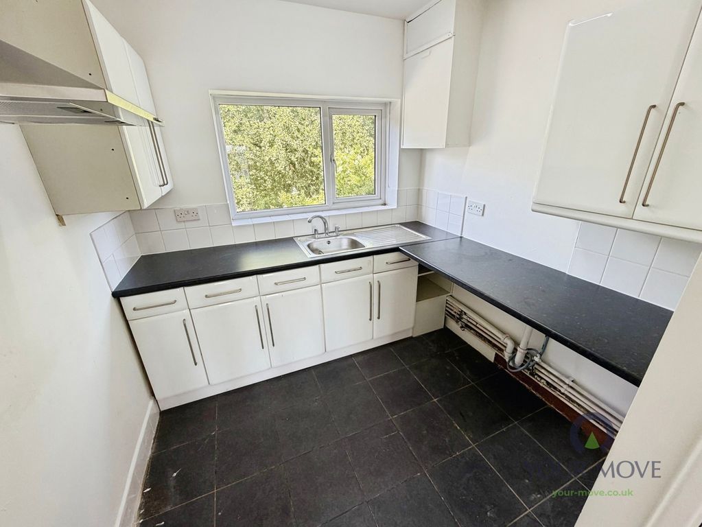 Property photo 2 of 8 Kitchen
