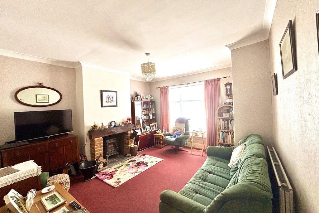 Property photo 2 of 11 Lounge