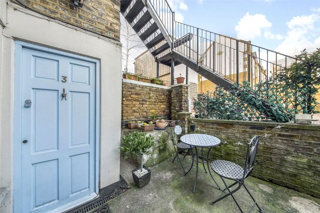Property photo 1 of 5