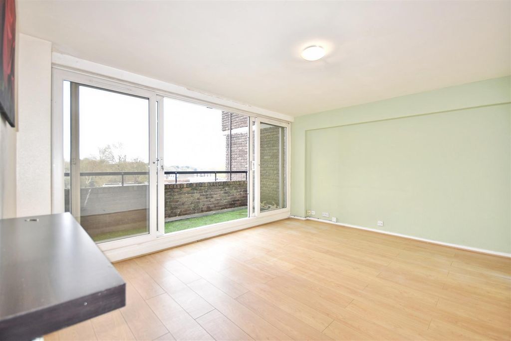 Property photo 3 of 11