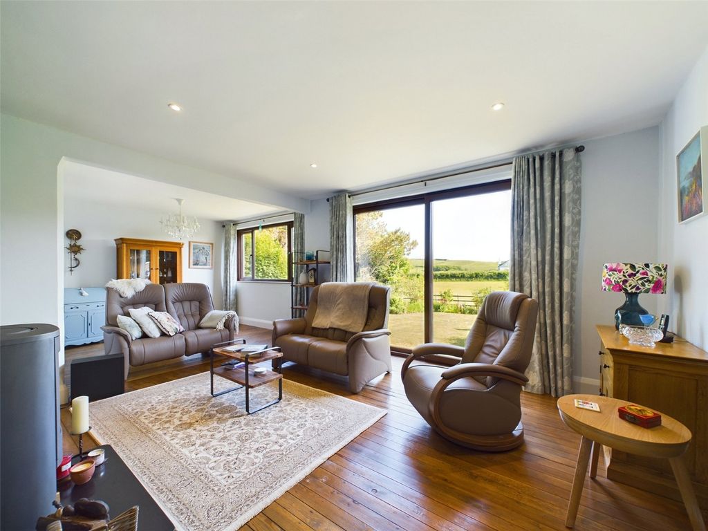 Property photo 3 of 18 Picture No. 06