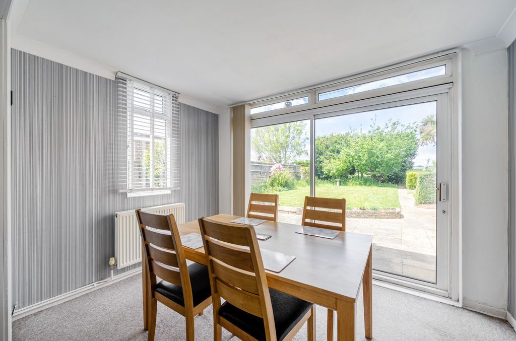 Property photo 3 of 11 1462861-15-6A05d4...