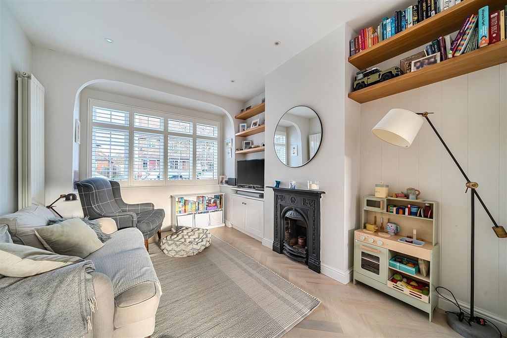 Property photo 2 of 19 1396399-16-695E79F0c0A94.Jpg