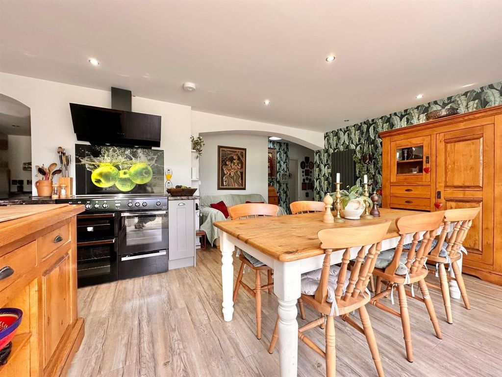 Property photo 3 of 27 Kitchen/Diner