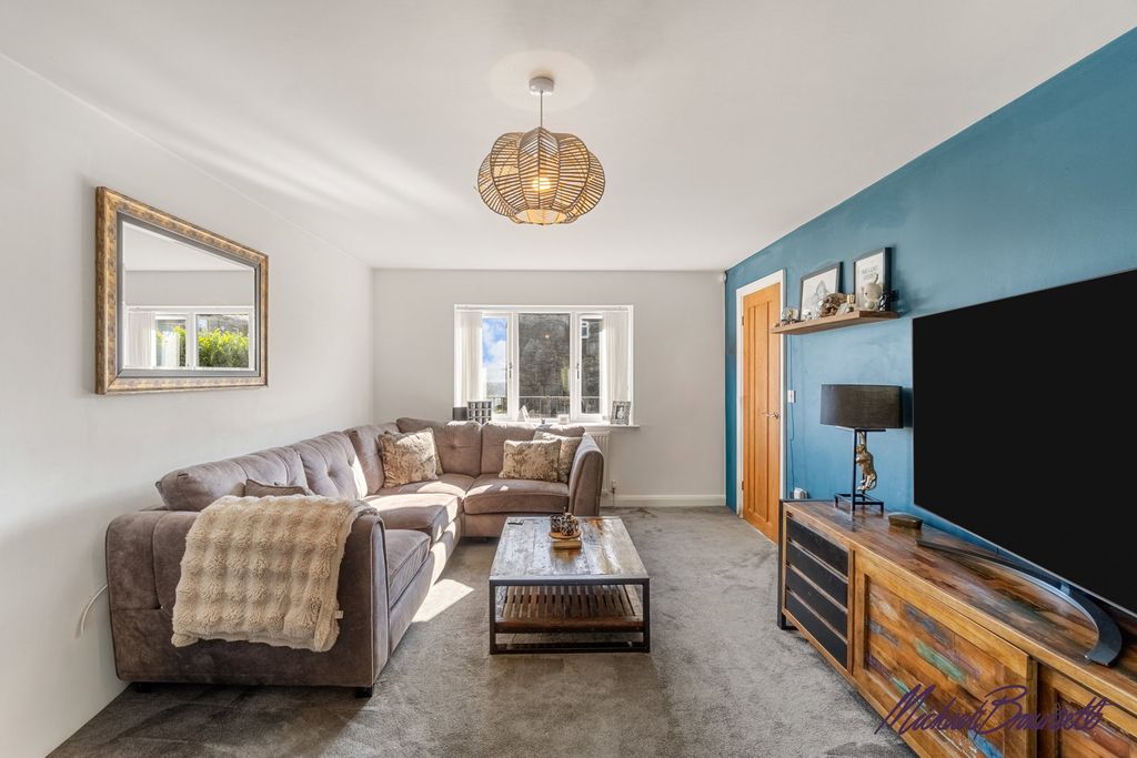 Property photo 3 of 39