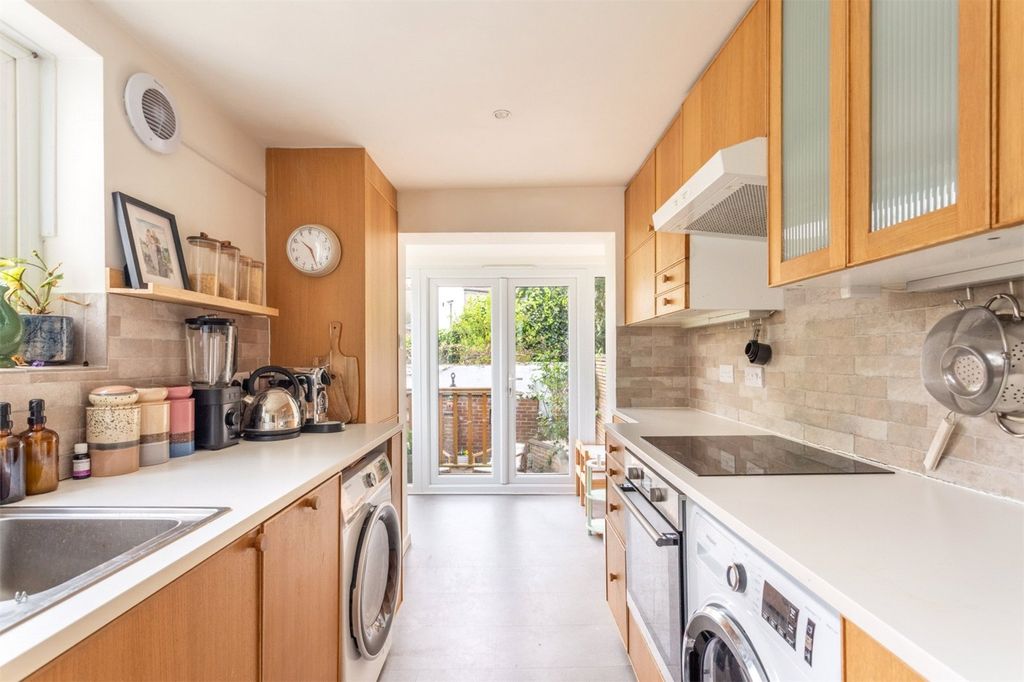 Property photo 3 of 19 Picture No. 16