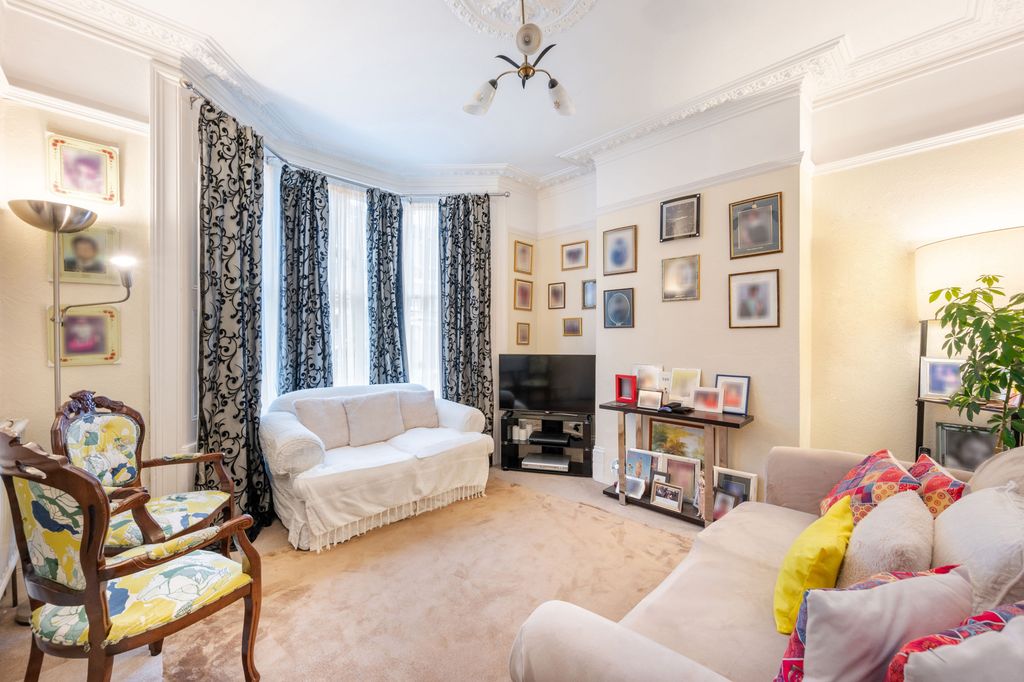 Property photo 2 of 11