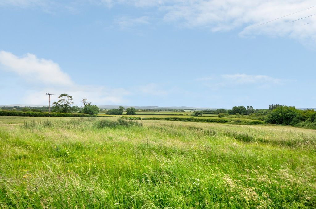 Property photo 2 of 11 30003110-Hr-2