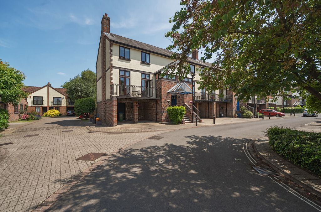 Property photo 1 of 17 1310294-7-684c375...