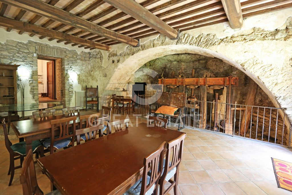 Property photo 2 of 38 Interiors