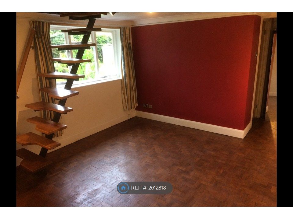 Property photo 3 of 16 Lounge (This Wall Is No Longer Red!)