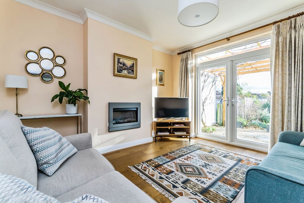 Property photo 3 of 18 Pbox-Img.Jpg