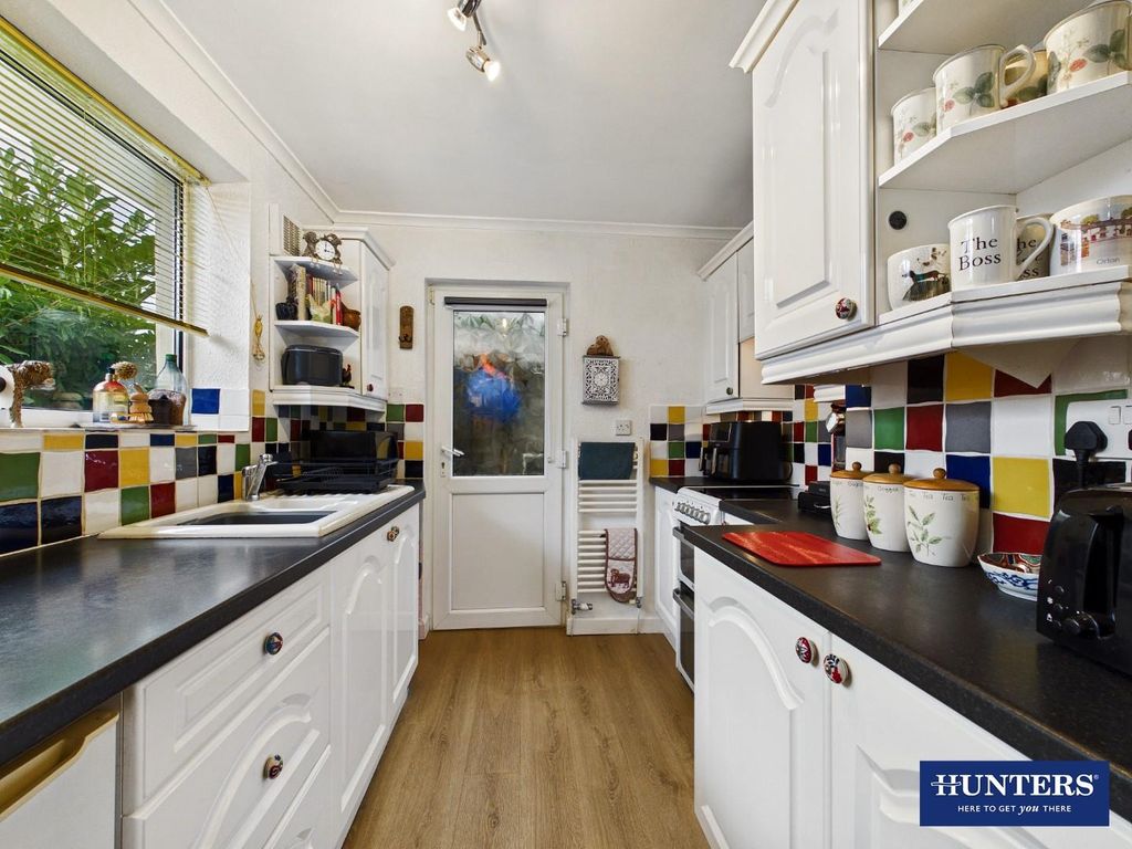 Property photo 3 of 27 Kitchen