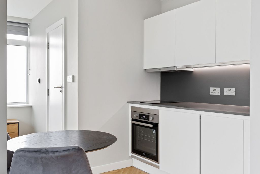 Property photo 1 of 11 Kitchen