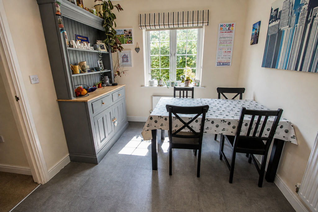 Property photo 3 of 16 Dining Area