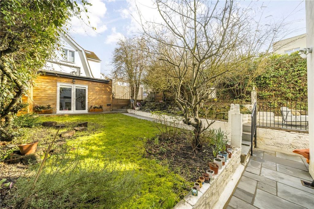 Property photo 3 of 11