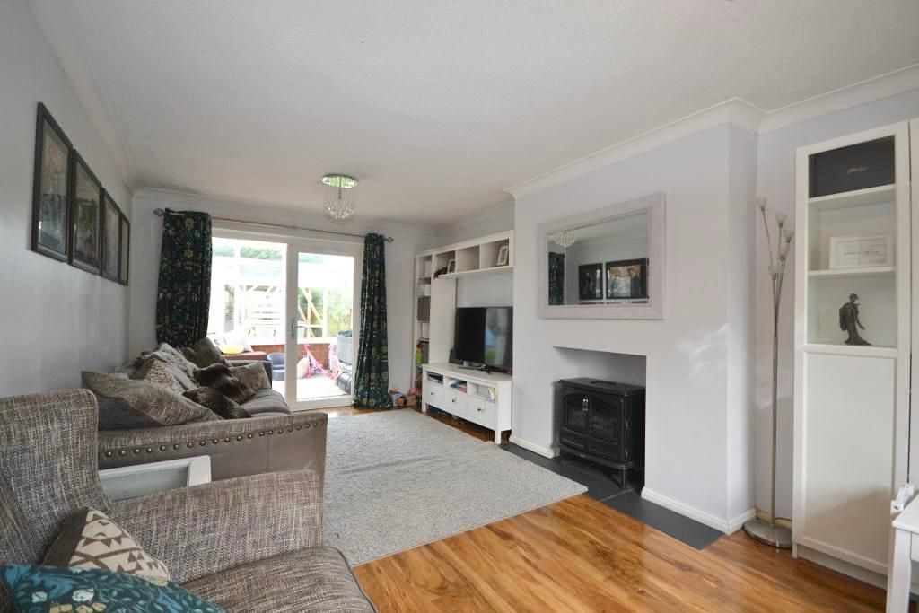 Property photo 3 of 20 Living Room