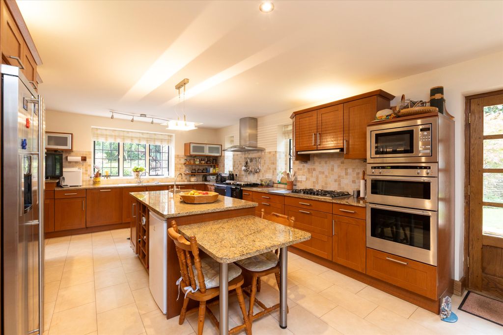 Property photo 3 of 17 Image