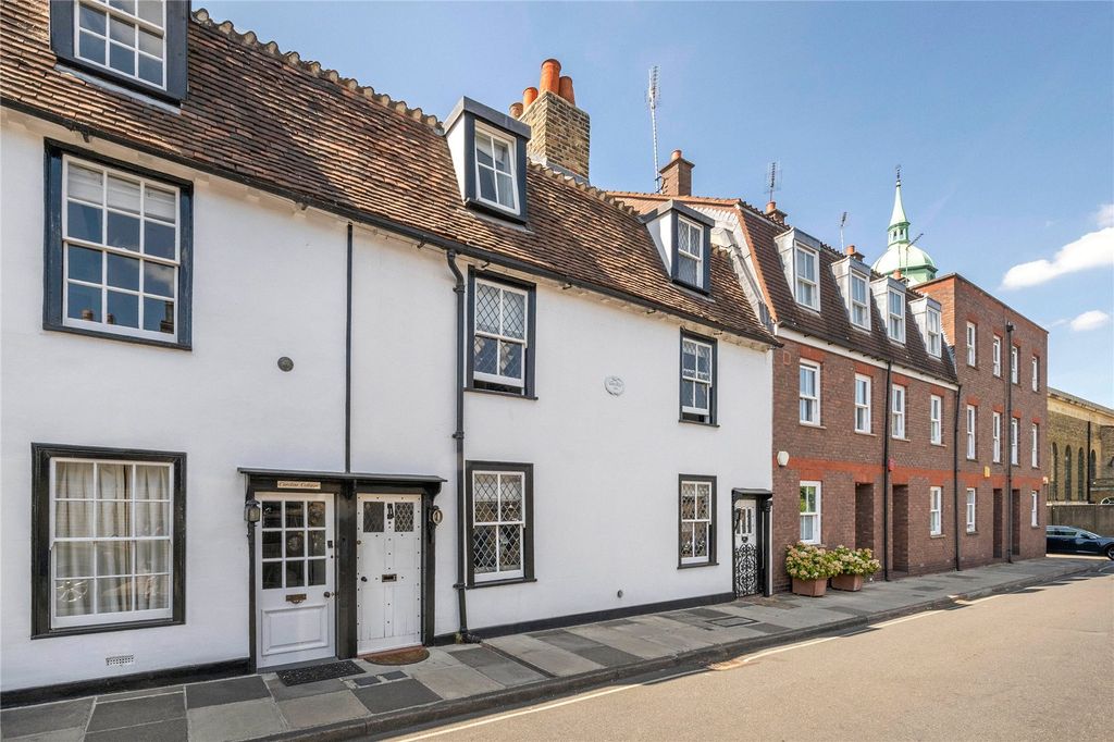 Property photo 2 of 8