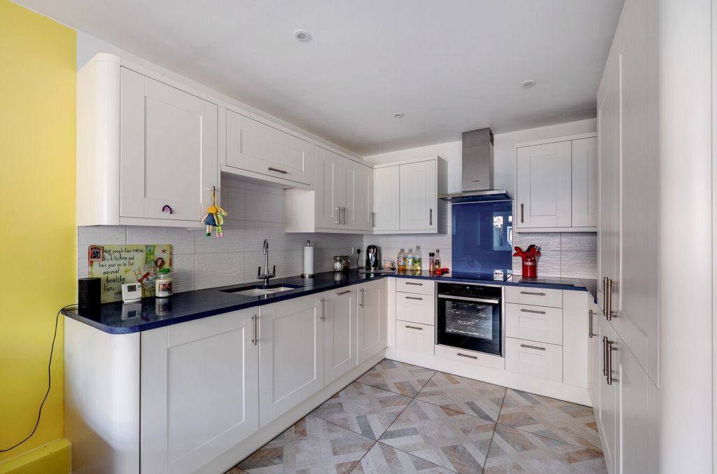 Property photo 3 of 13 1290595-11-682c47...