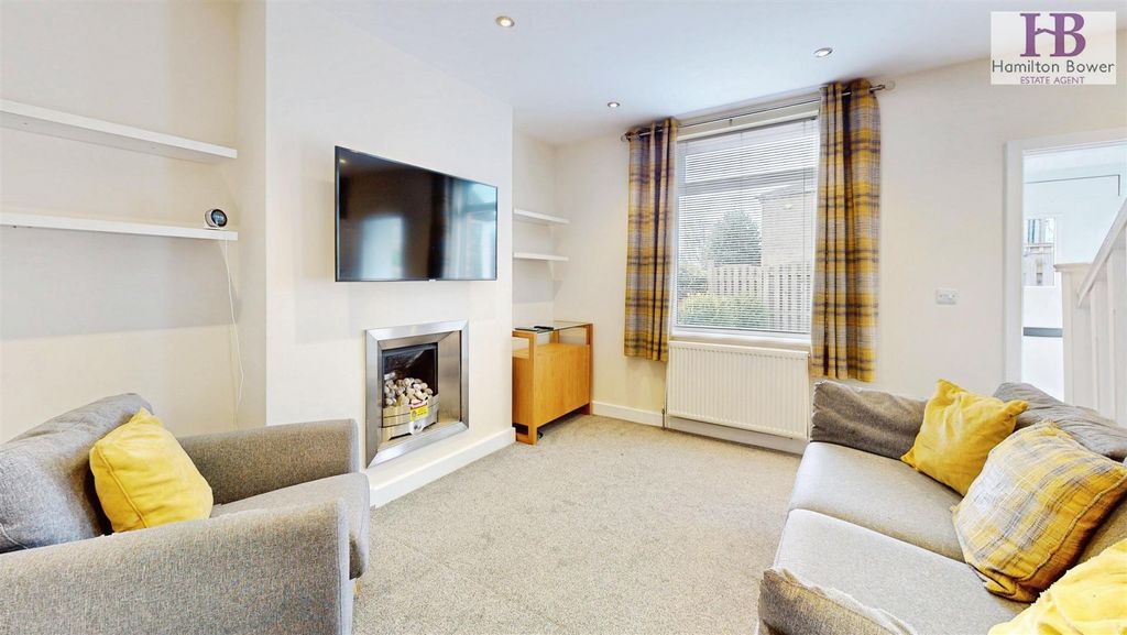 Property photo 2 of 13 Lounge