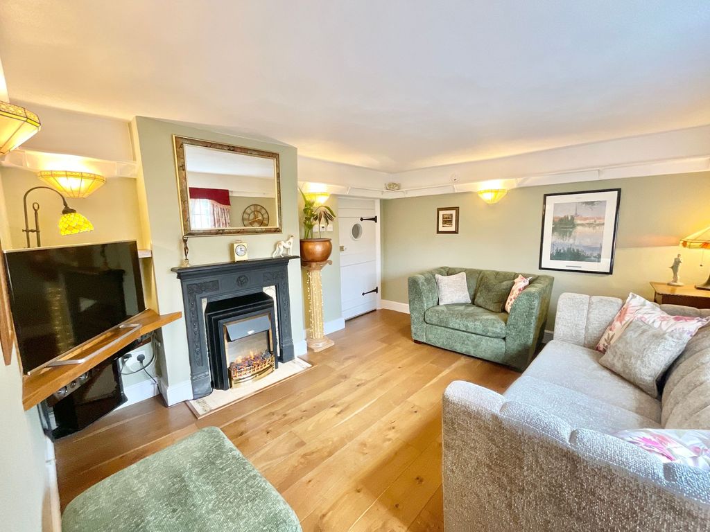 Property photo 3 of 34