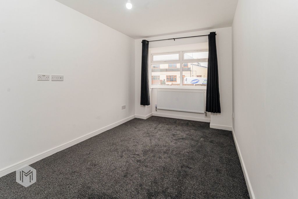 Property photo 3 of 23 Picture No. 05