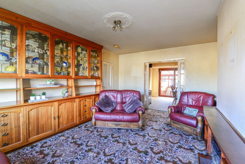 Property photo 2 of 30 Lounge