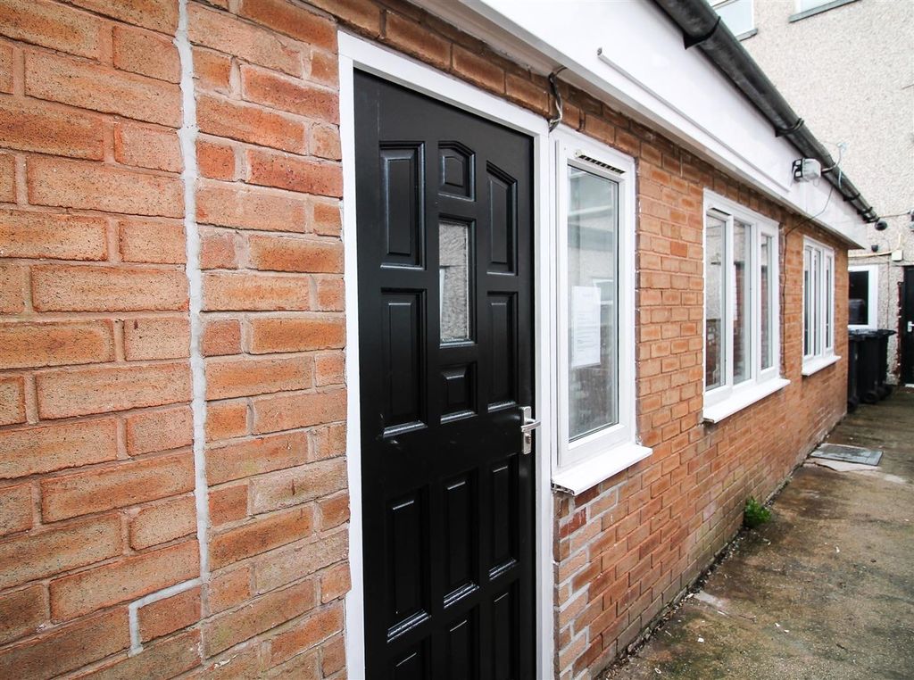 Property photo 1 of 6 Front