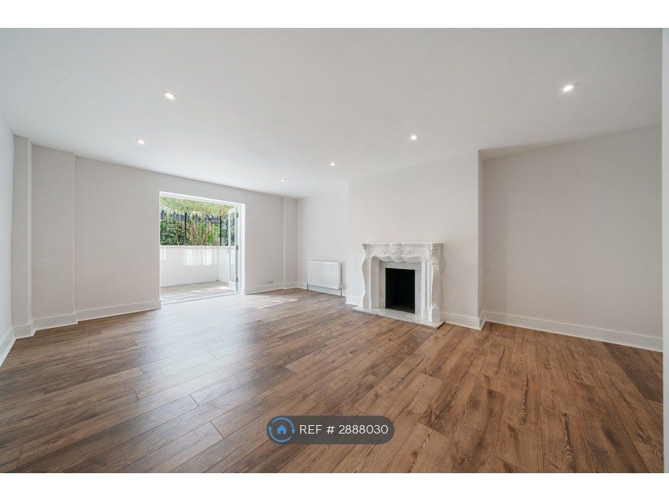 Property photo 1 of 11 Living Room