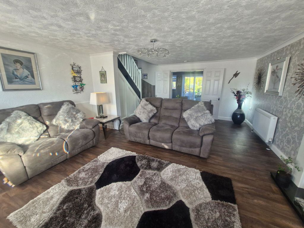 Property photo 2 of 22