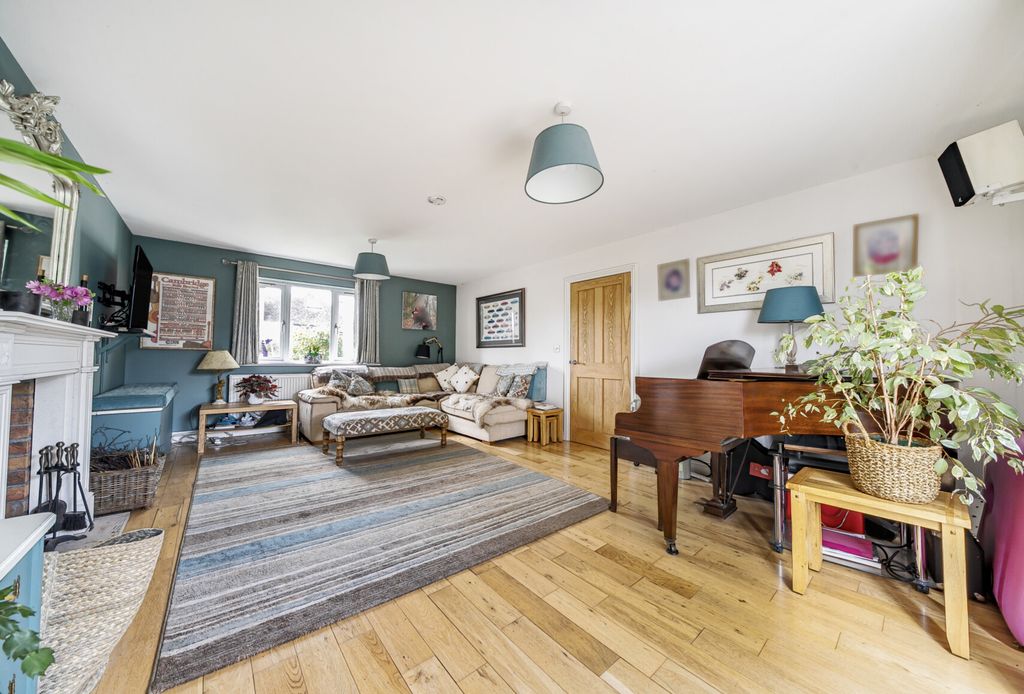 Property photo 3 of 20 1329954-8-688A4d2...