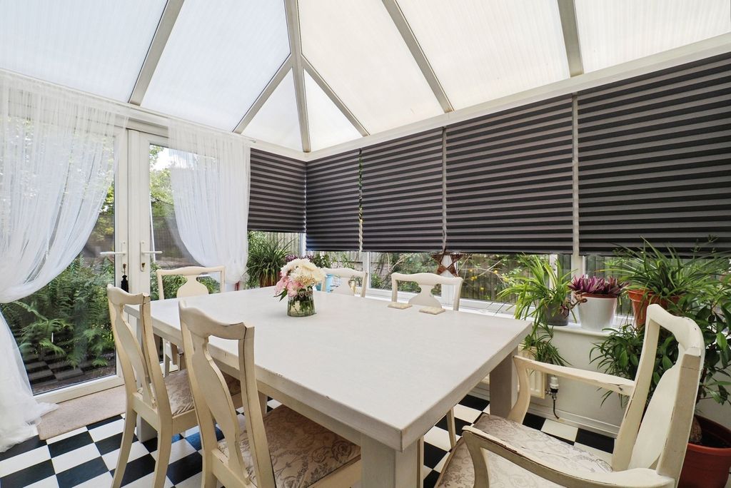 Property photo 3 of 16 Conservatory