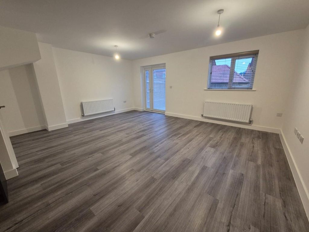 Property photo 2 of 11 8.Jpg