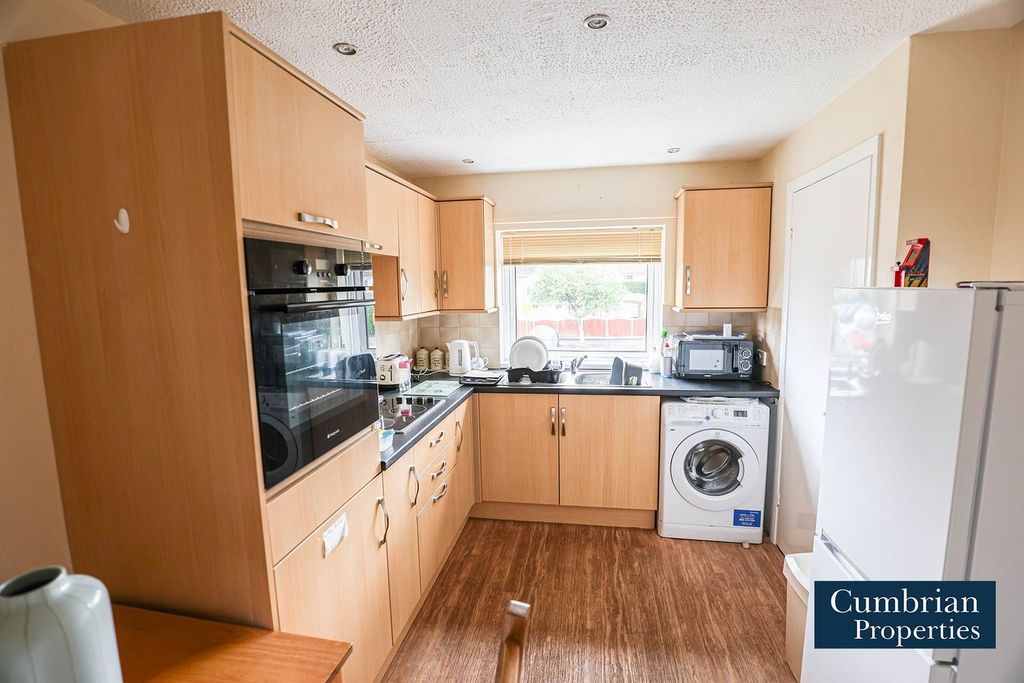 Property photo 2 of 14 Kitchen