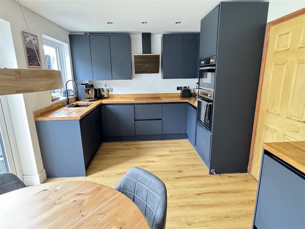 Property photo 3 of 25 Kitchen Diner