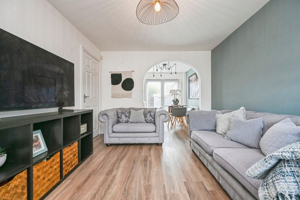 Property photo 3 of 20 Pbox-Img.Jpg