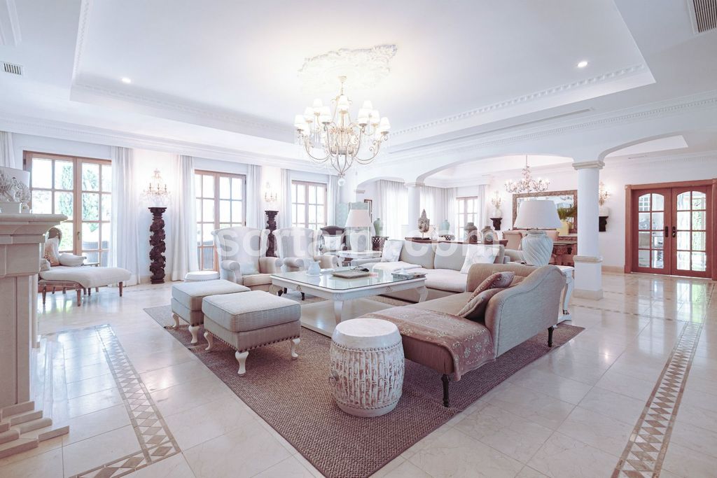 Property photo 3 of 77