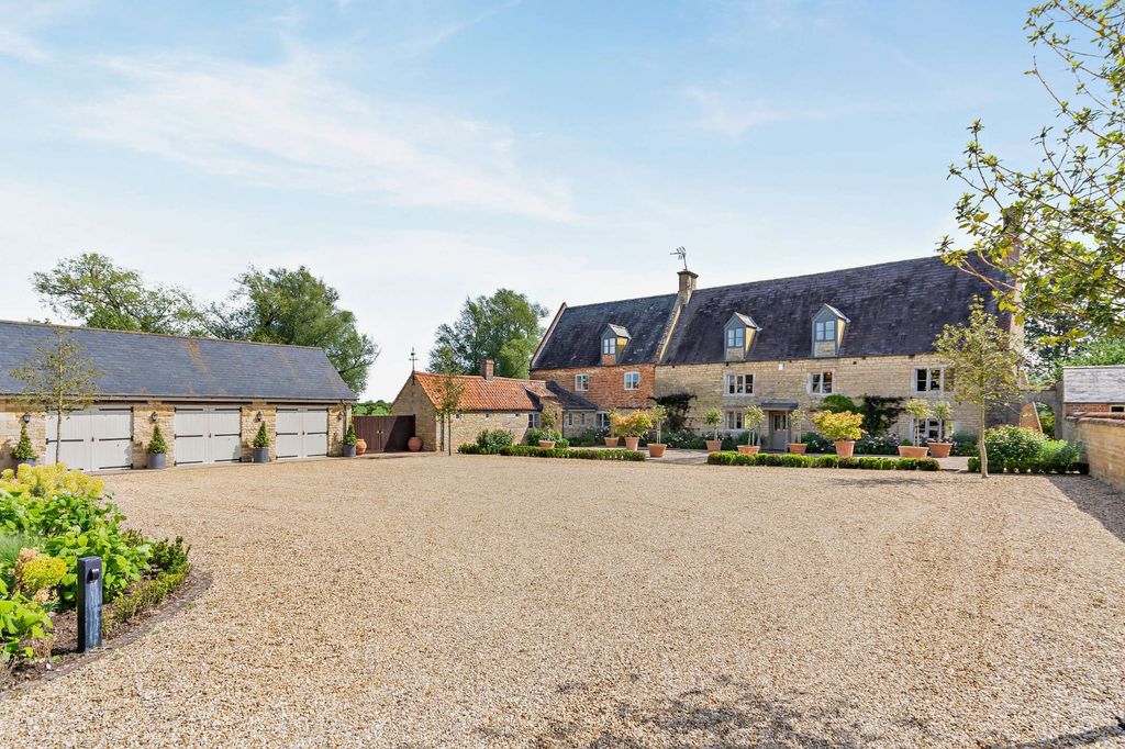 Property photo 1 of 16 Manor Farmhouse
