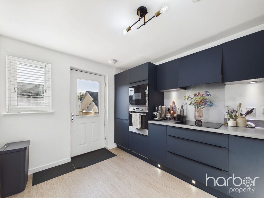 Property photo 3 of 21 5567057